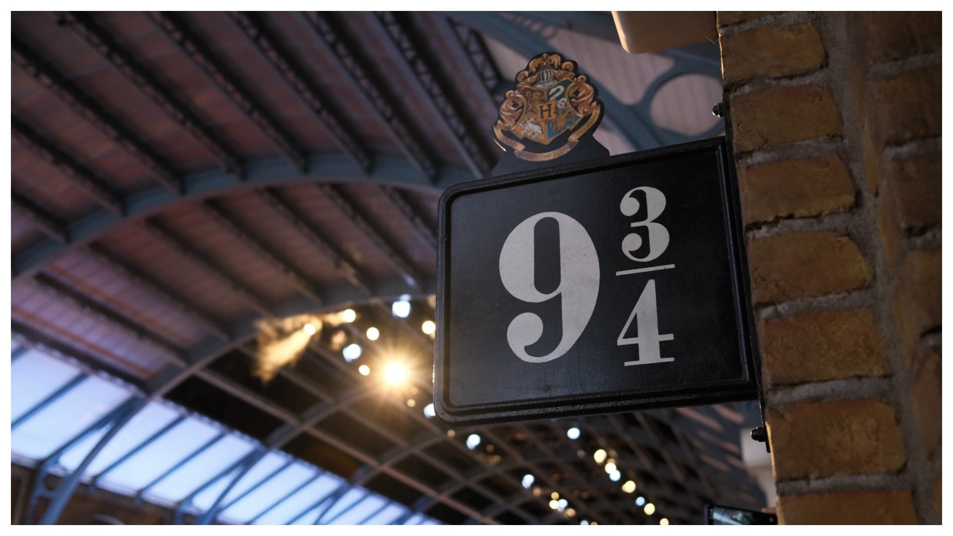 Harry Potter compie 25 anni: i luoghi da visitare tra Londra e Oxford per un viaggio tra set e ispirazioni