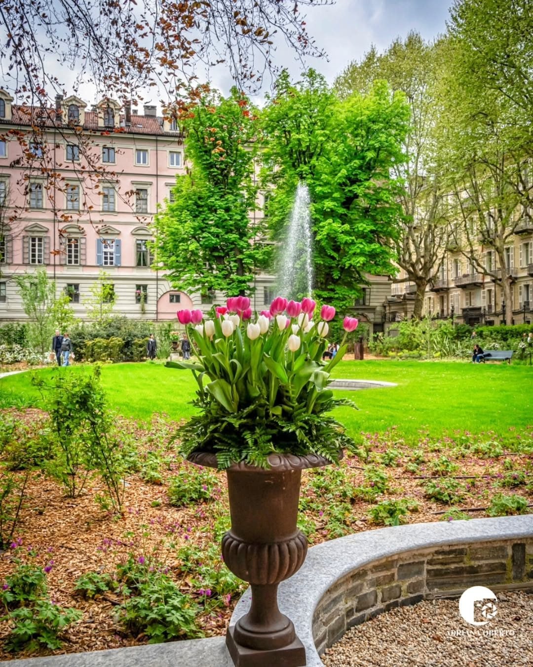 I giardini di Palazzo Cisterna in primavera