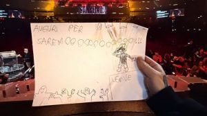 Il portafortuna di Fedez sono i disegni di Leone e Vittoria 