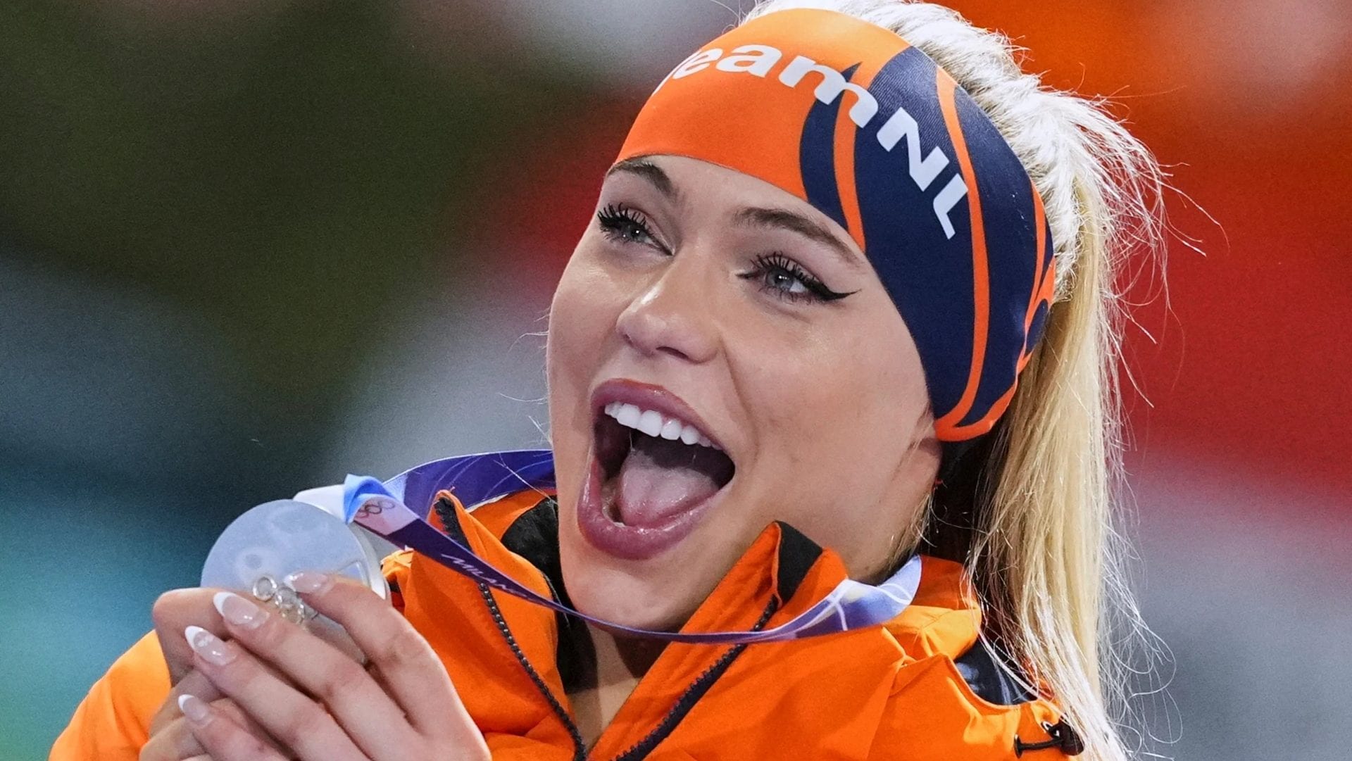 Jutta Leerdam, la pattinatrice nasconde un dettaglio simbolico nel look delle Olimpiadi