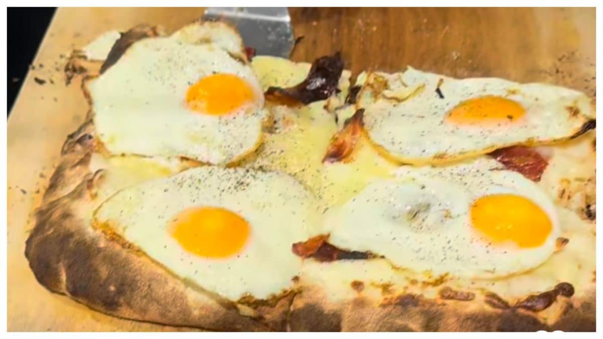 La pizza con le uova servita nelle mense dei villaggi olimpici, dal profilo instagram dell’atleta Matthew C. Smith