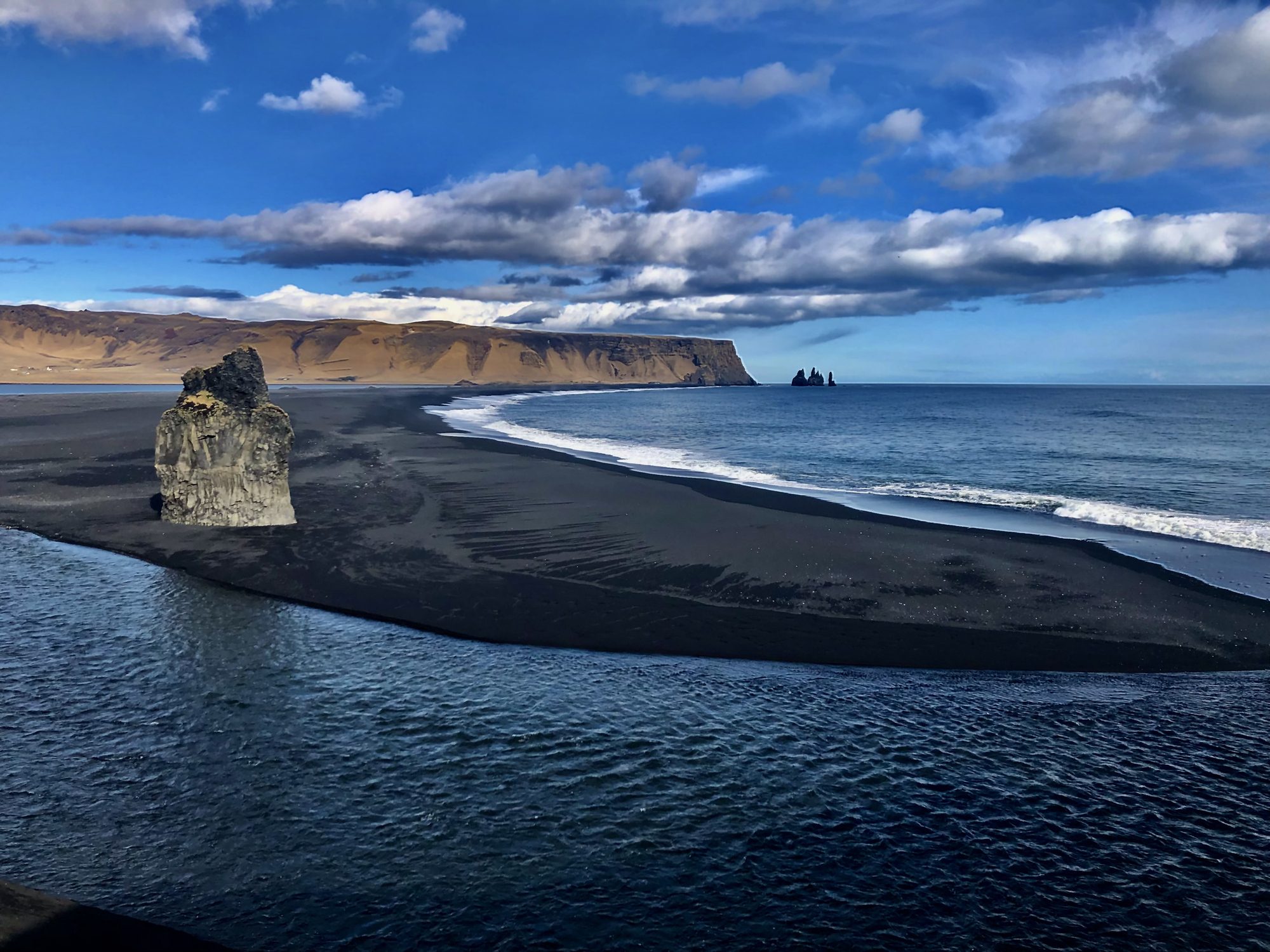 La spiaggia nera di Reynisfjara, Islanda