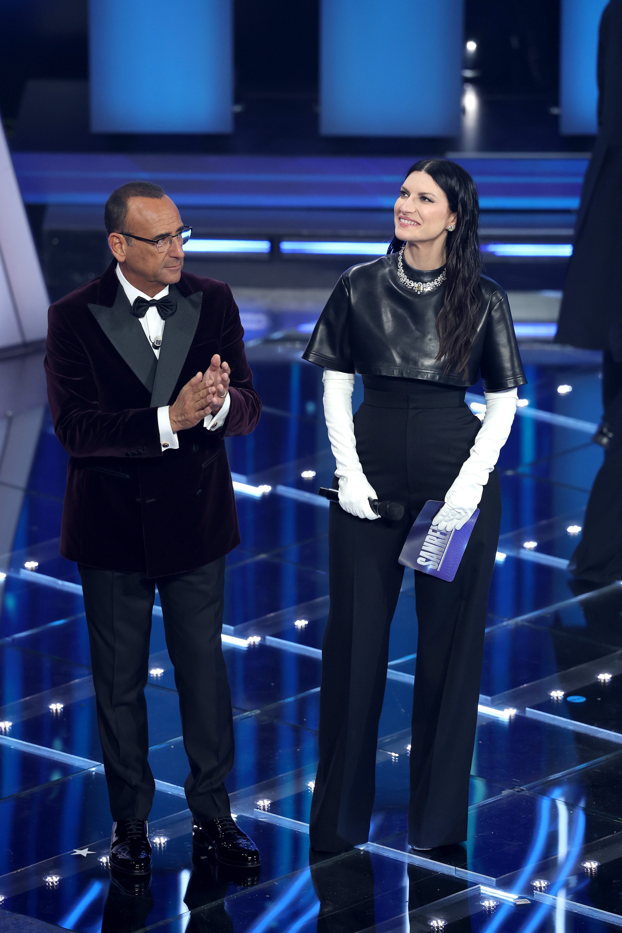 Laura Pausini in Balenciaga con gioielli Bulgari