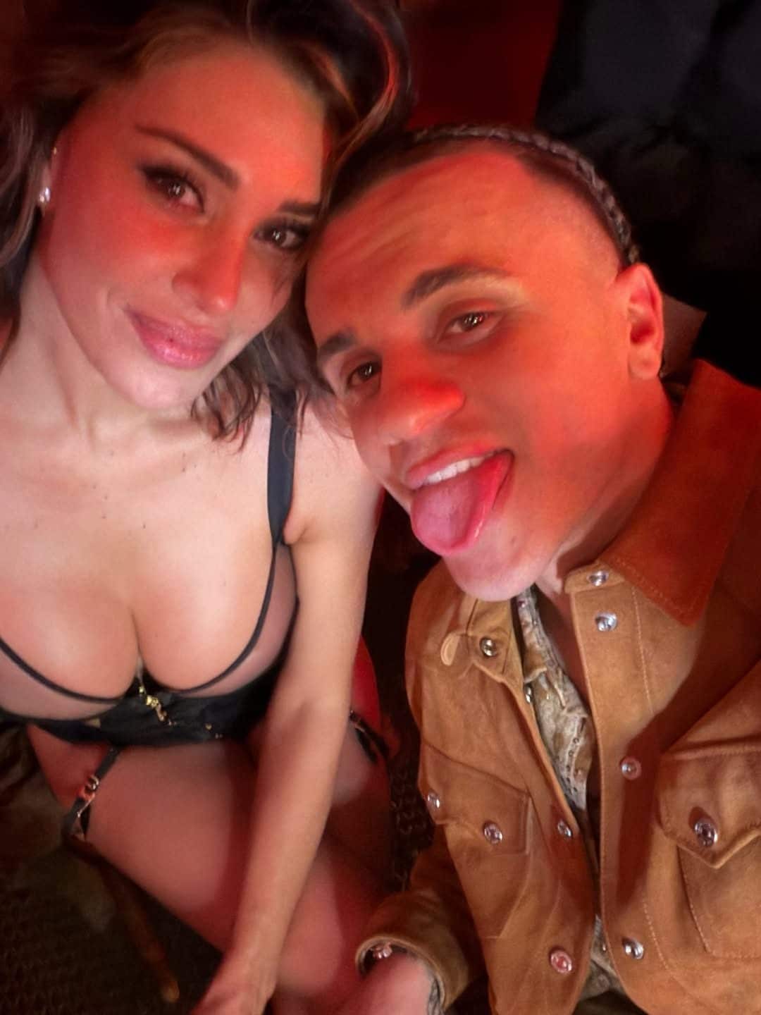 Lo scatto di Samurai Jay e Belen durante le riprese di Ossessione