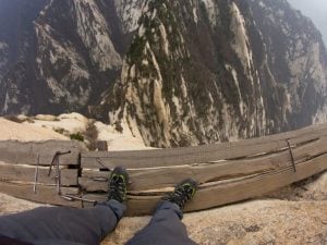 Mount-Huashan-Plank-Walk-sentiero-percorso-cammino-cina-escursione-300x225.jpg