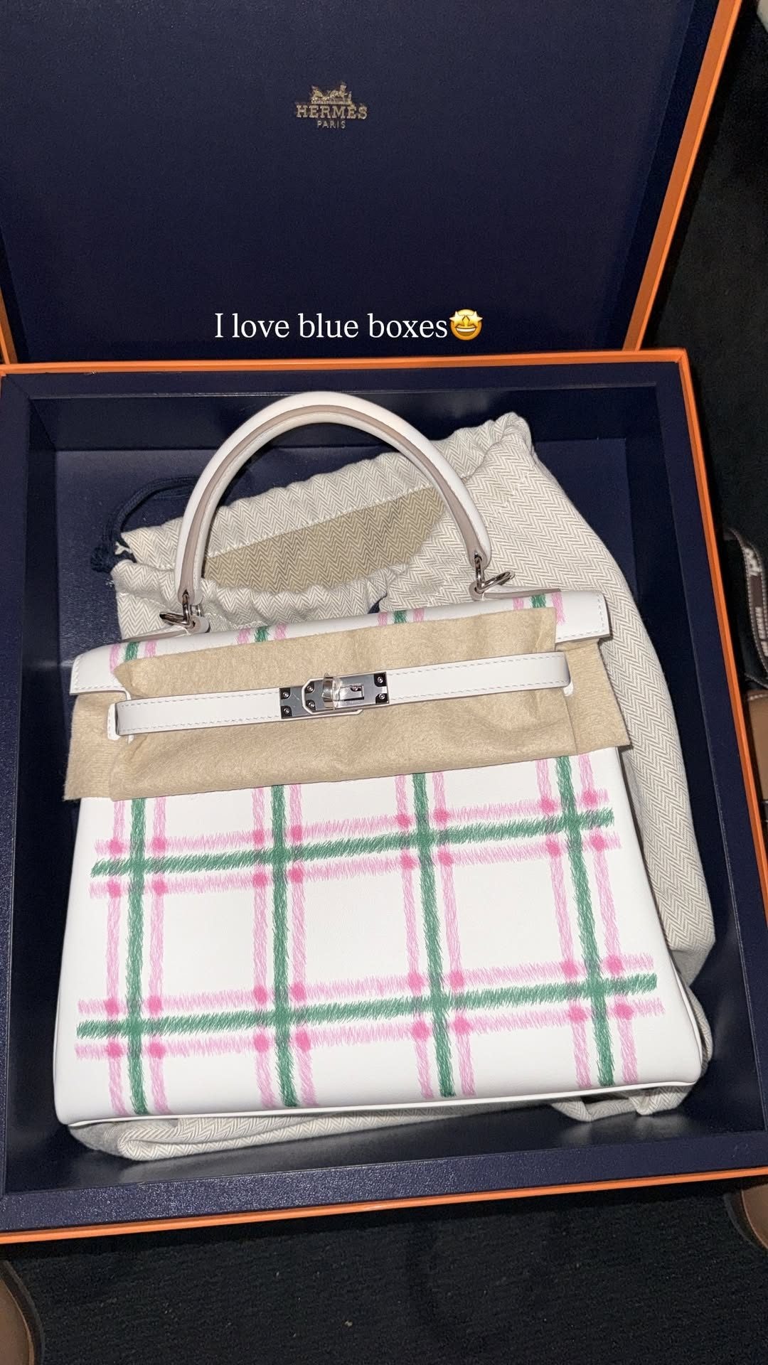 La Kelly bag acquistata da Elettra Lamborghini