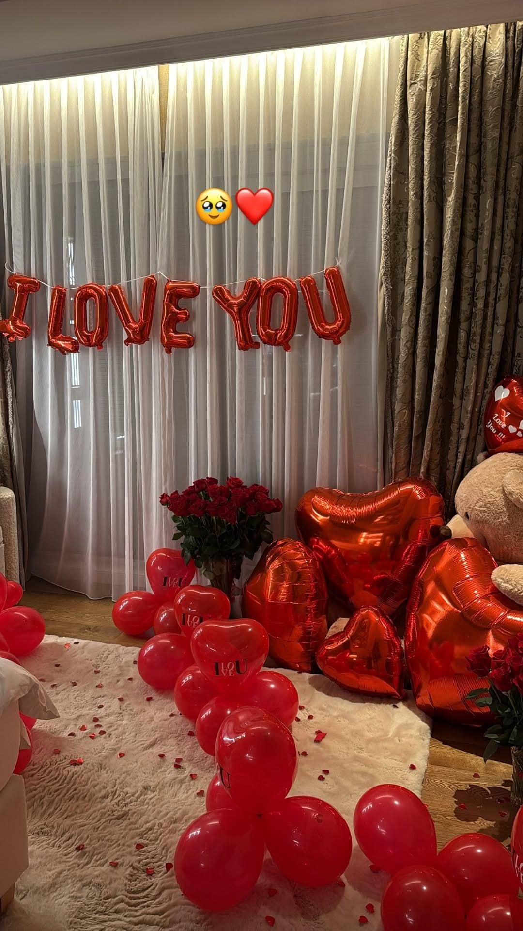 Le decorazioni di Afrojack per Elettra