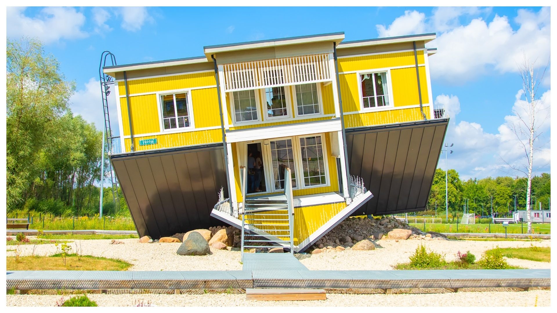 Dove si trova la Casa Sottosopra in cui ogni cosa è capovolta, dal letto alla cucina