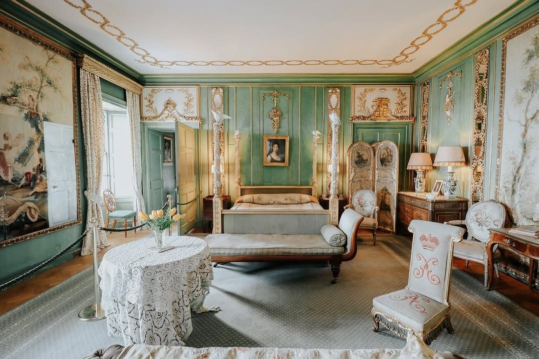 Una delle camere da letto del castello