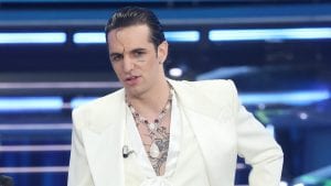 Il significato simbolico della collana di diamanti e opale che Achille Lauro ha indossato a Sanremo 2026
