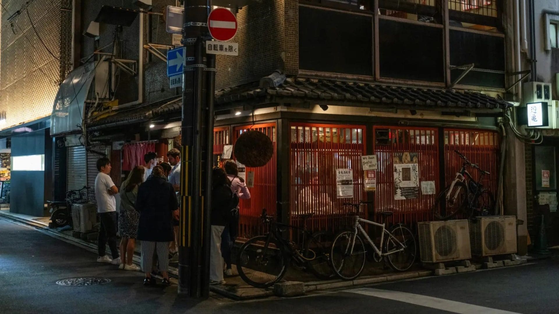 In Giappone apre un bar per chi vuole licenziarsi: offre consulenze e consigli lavorativi