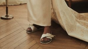 Indossare le Birkenstock al matrimonio? Da oggi è possibile