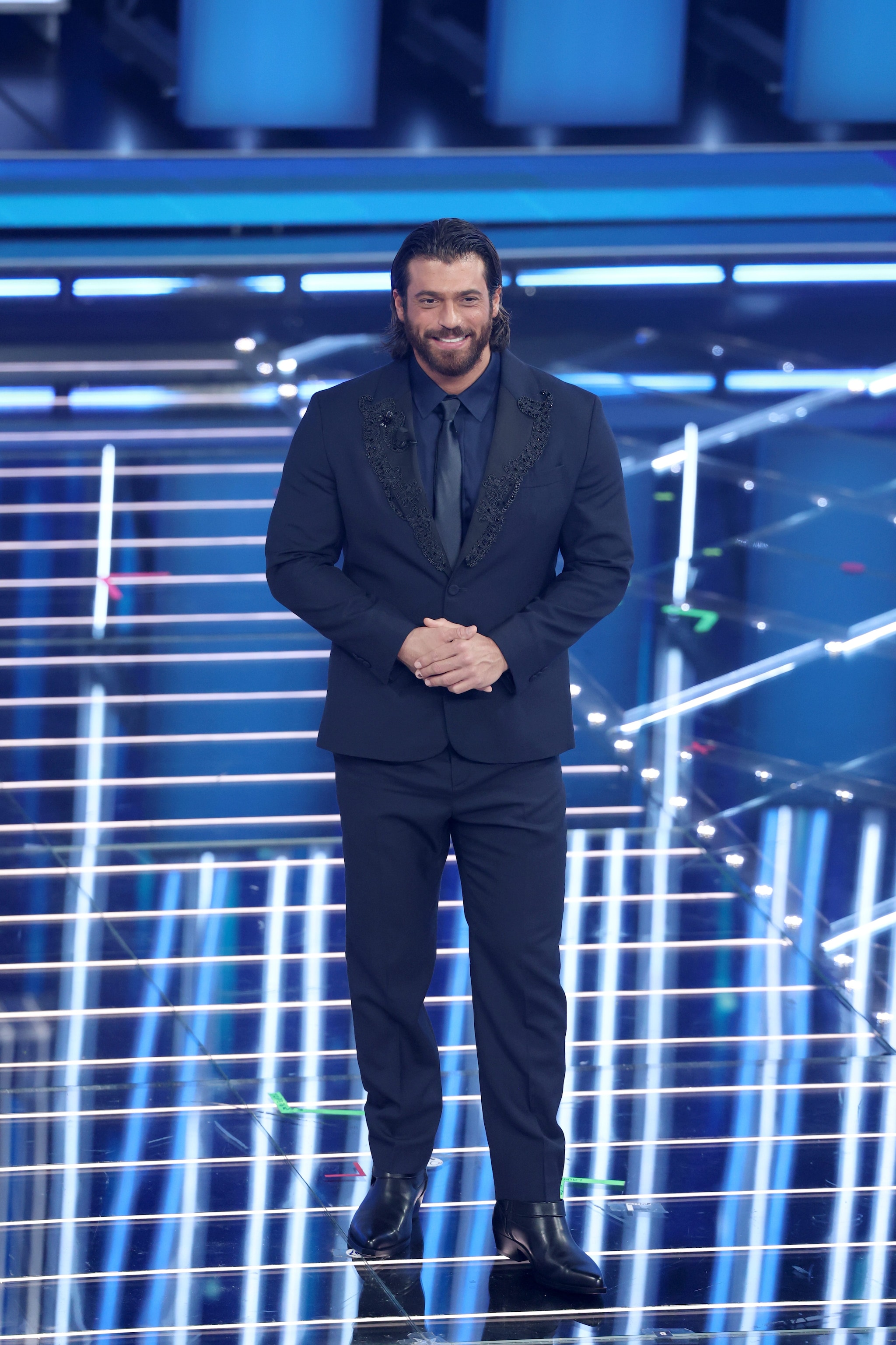 Can Yaman sul palco di Sanremo 2026