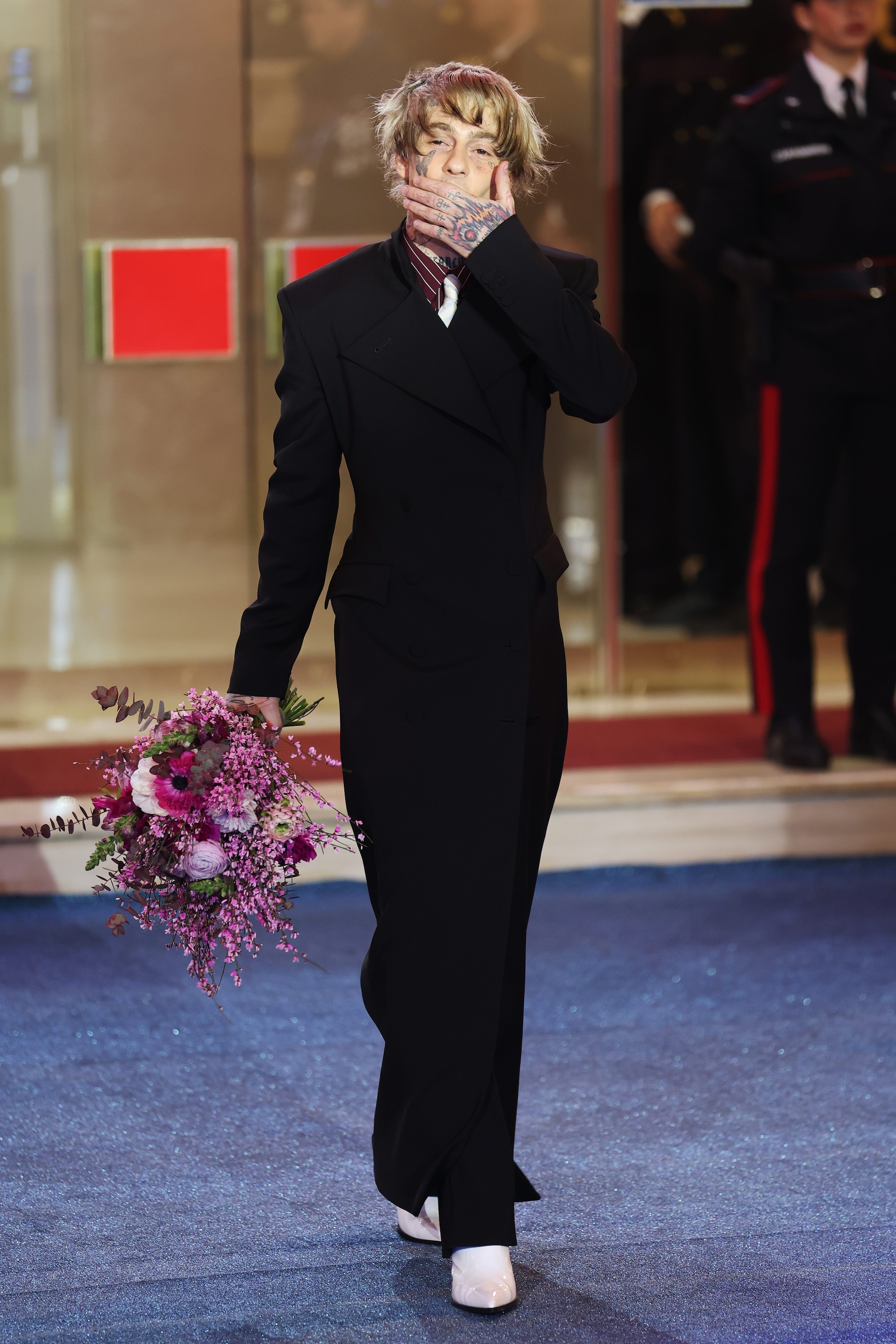 Chiello in Giuseppe Di Morabito e stivali Paciotti