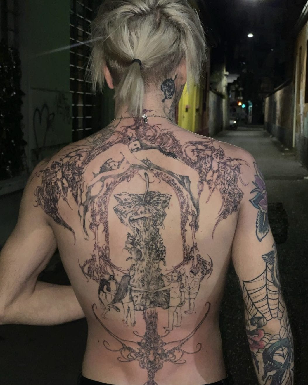 Il tatuaggio della mela marcia