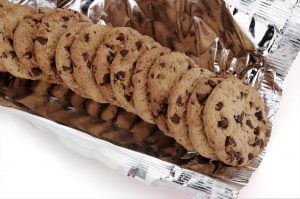 Perché consumare cibi ultra processati sta distruggendo la salute del tuo intestino