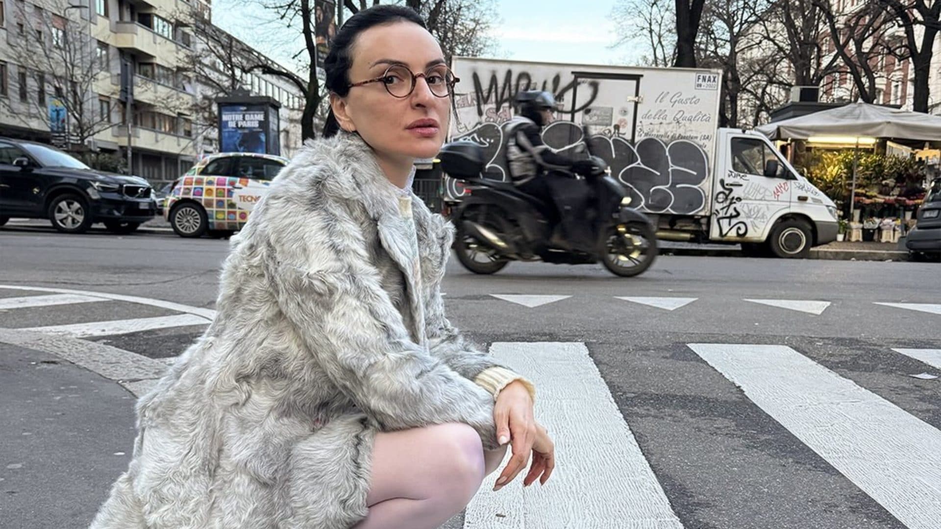 Il ritorno dei collant colorati, il trend lanciato da Arisa a poche settimane da Sanremo 2026