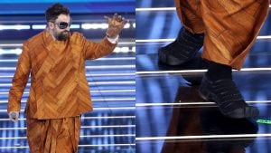 Perché Dargen D'Amico ha indossato le scarpe con le dita