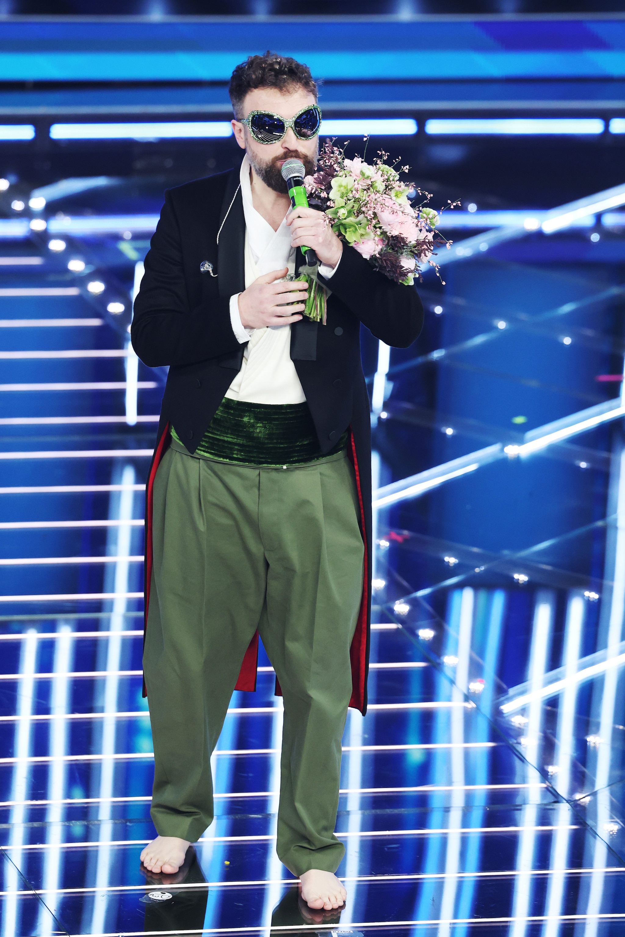 Dargen D’amico in Mordecai con occhiali Swarovski