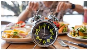 Il digiuno intermittente non è efficace, il medico "Può accentuare una relazione disfunzionale con il cibo"