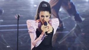 Perché Ditonellapiaga a Sanremo 2026 indossa sempre i fiocchi