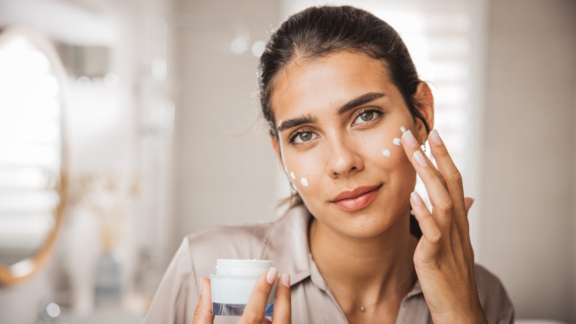 Cos'è la dose marketing: sapevi che nei cosmetici alcuni ingredienti servono solo a scopo pubblicitario?