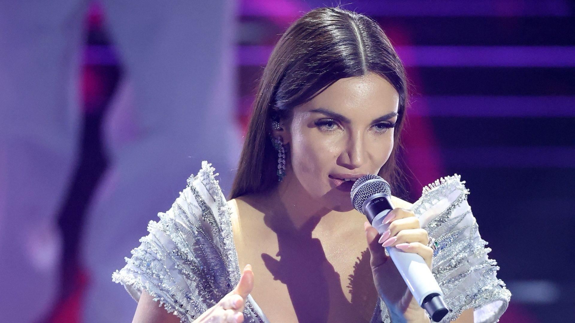 Elettra Lamborghini e il look milionario, nella seconda puntata di Sanremo con gioielli da 150mila euro