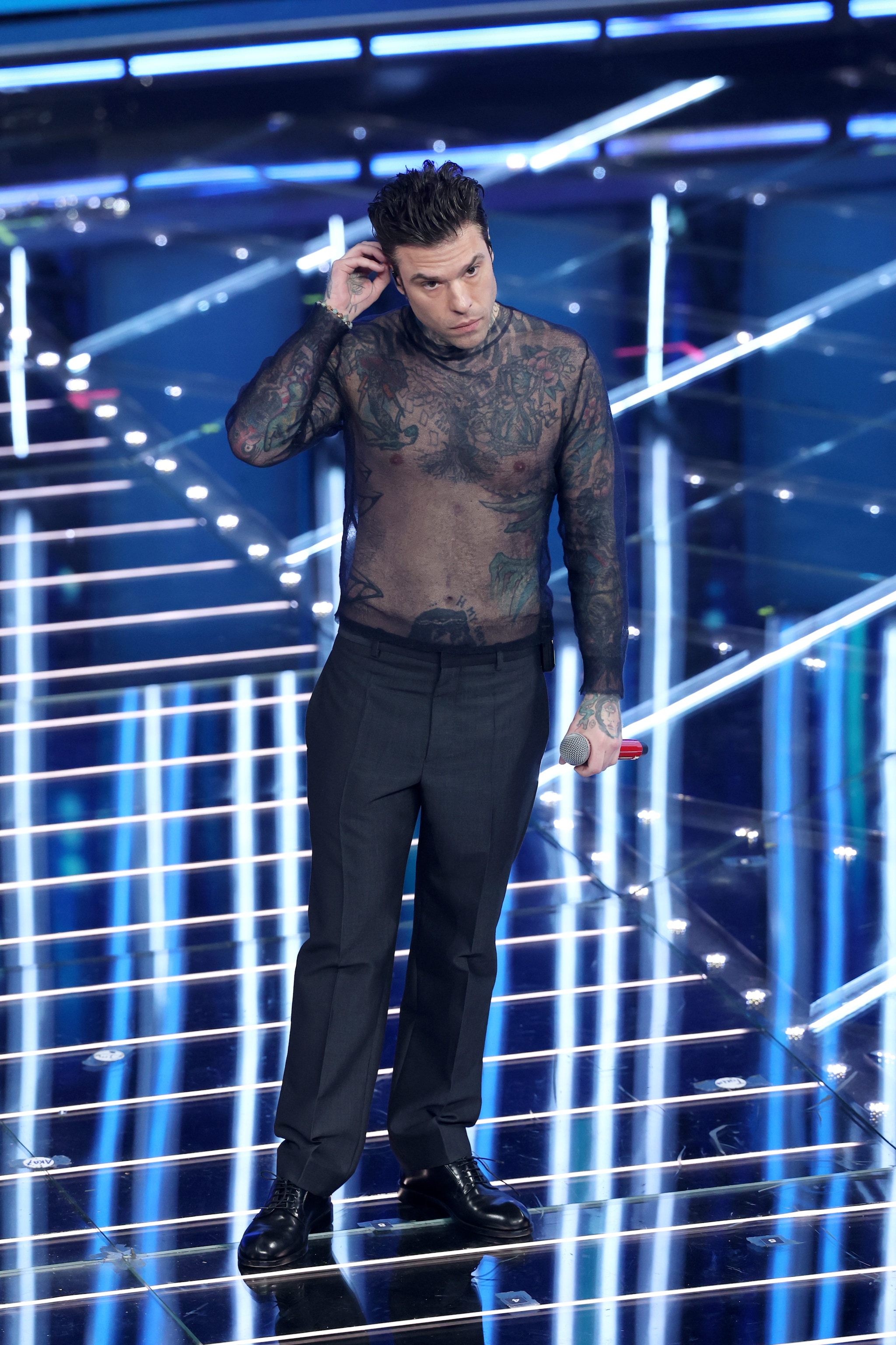Fedez in Jil Sander nella quarta serata