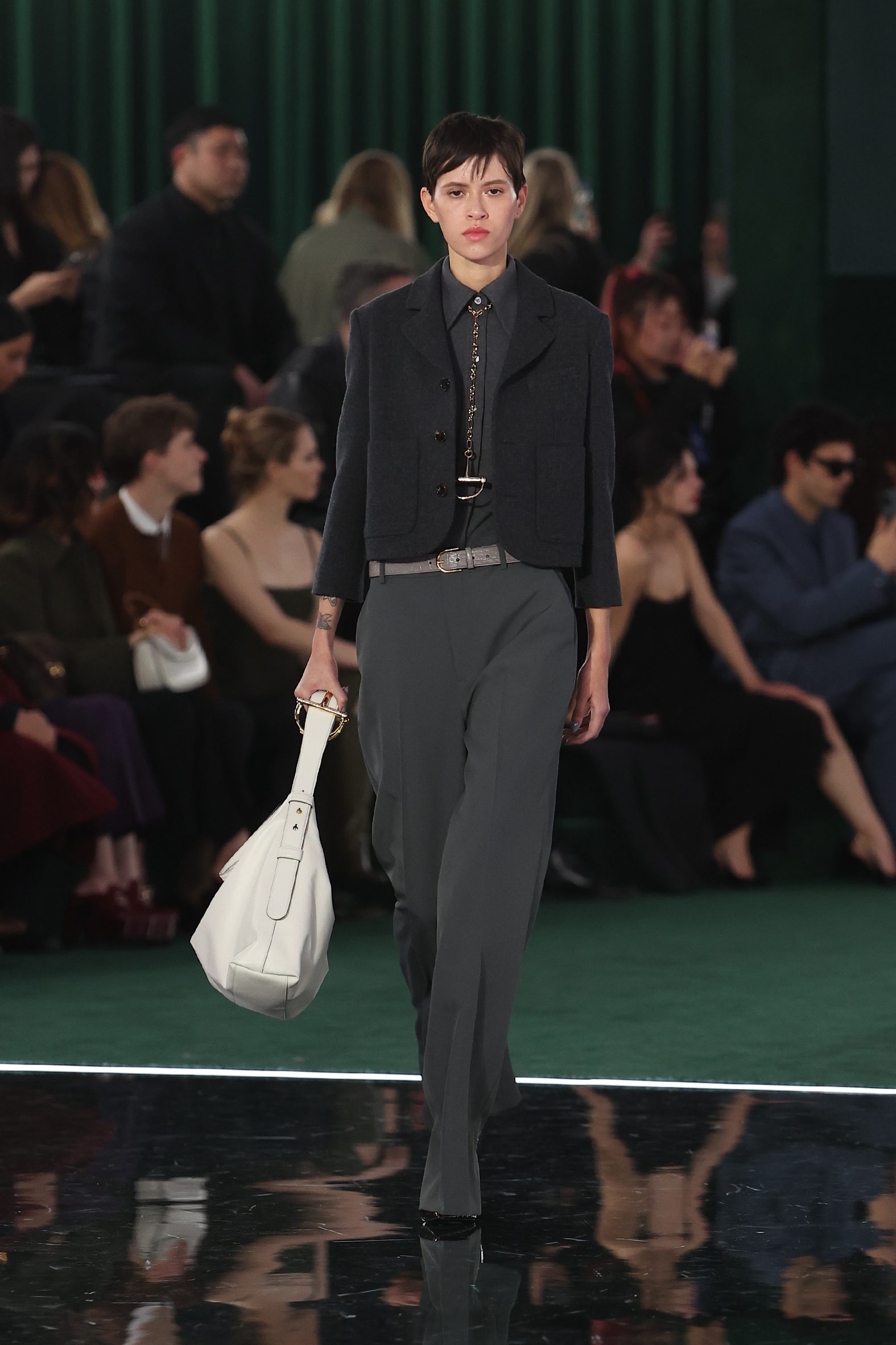 Un look dalla collezione Autunno/Inverno 2025–2026 di Gucci