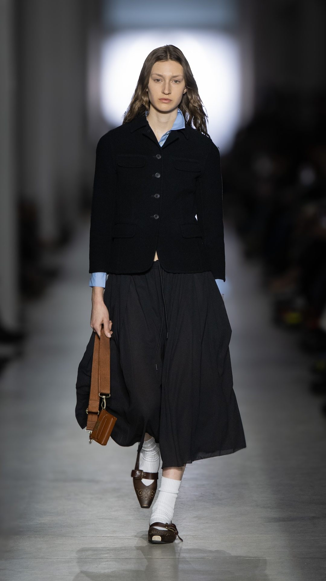 Un look dalla collezione Autunno/Inverno 2025–2026 di Onitsuka Tiger