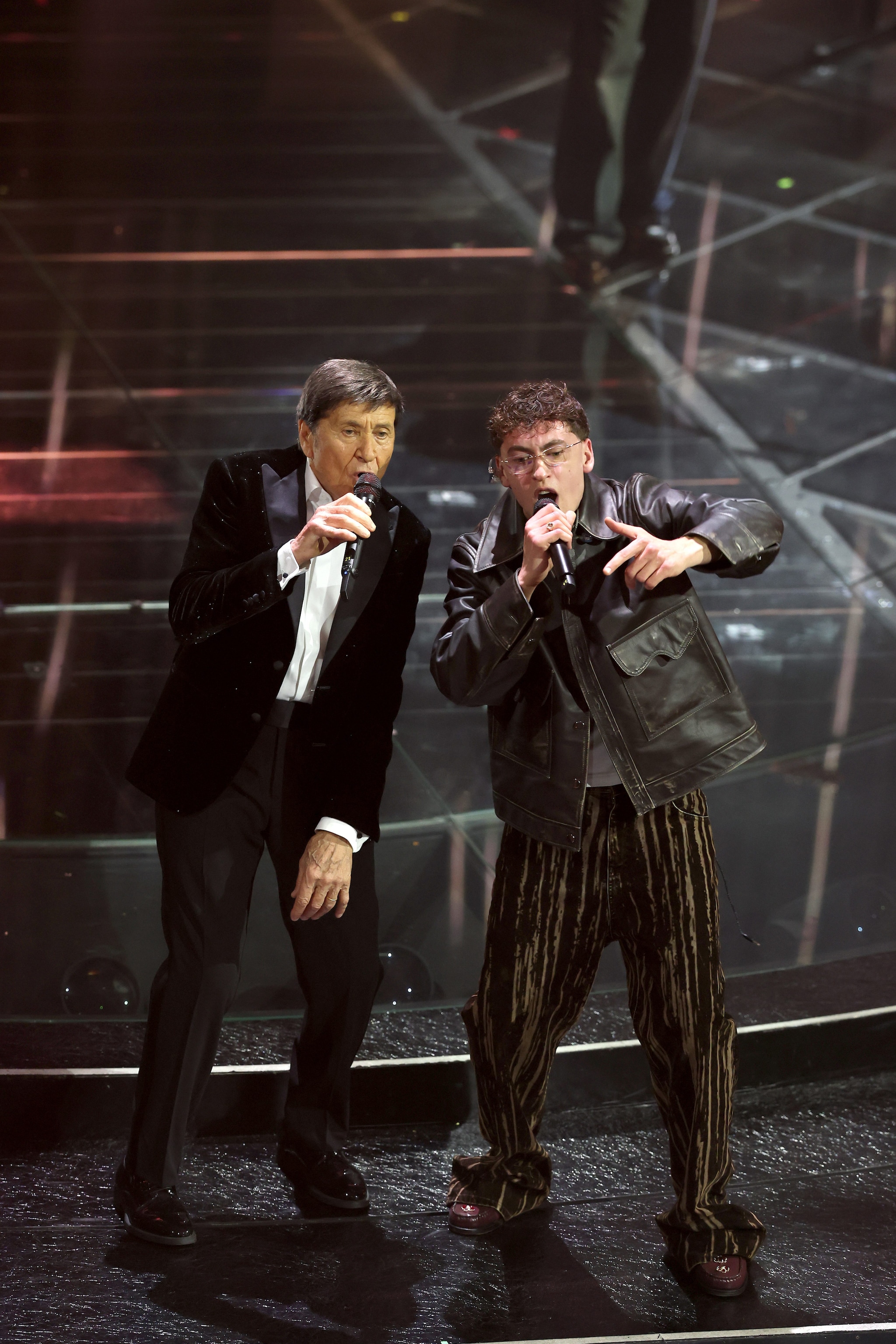 Tredici Pietro in Vespa con gioielli DoDo e mocassini Sebago con Gianni Morandi