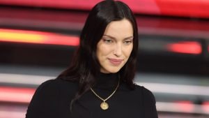 Il significato simbolico della collana d'oro di Irina Shayk 