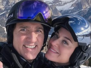 Katy Perry e Justin Trudeau, vacanza di coppia sulle Dolomiti nel resort da oltre 20mila euro a notte
