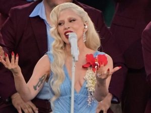 Lady Gaga al Super Bowl omaggia la cultura latina: il significato della spilla-fiore