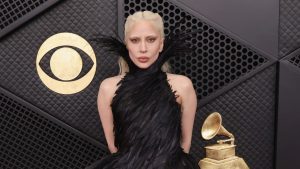 I look ai Grammy Awards 2026, dalle piume di Lady Gaga ai cristalli di Sabrina Carpenter