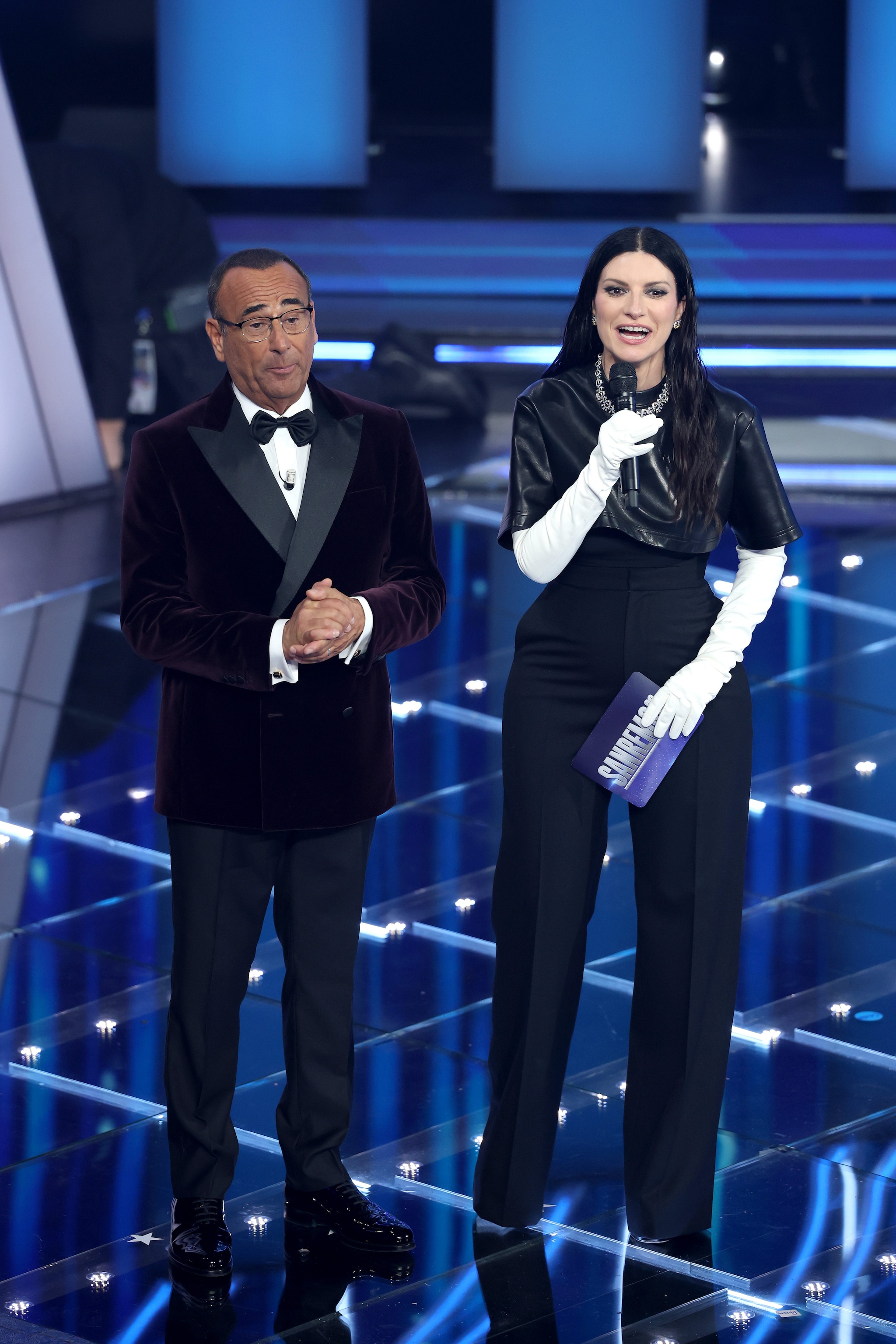 Laura Pausini in Balenciaga, gioielli Bulgari