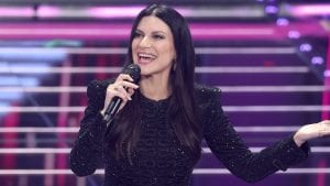 I gioielli di Laura Pausini: quanto valgono collane e orecchini della co-conduttrice