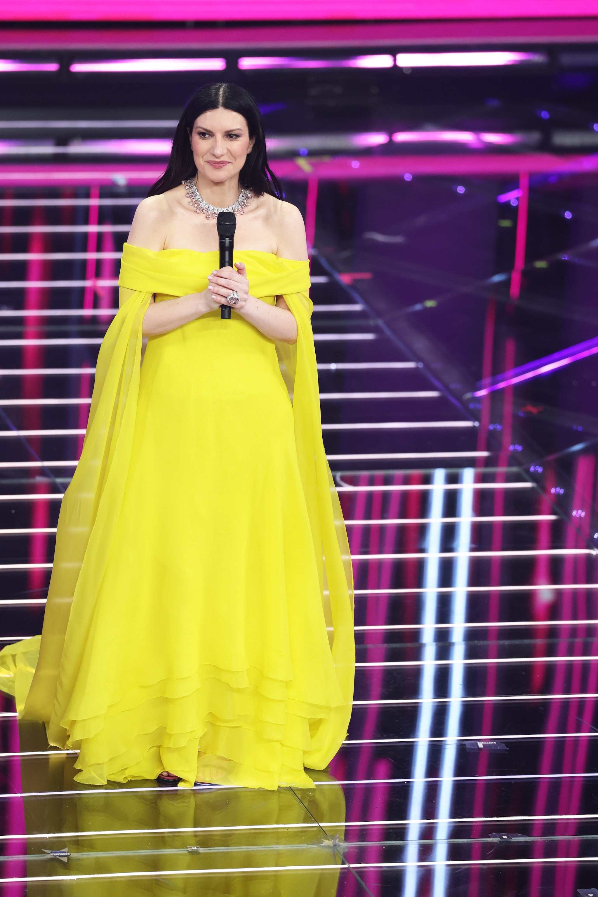 Laura Pausini in Alberta Ferretti