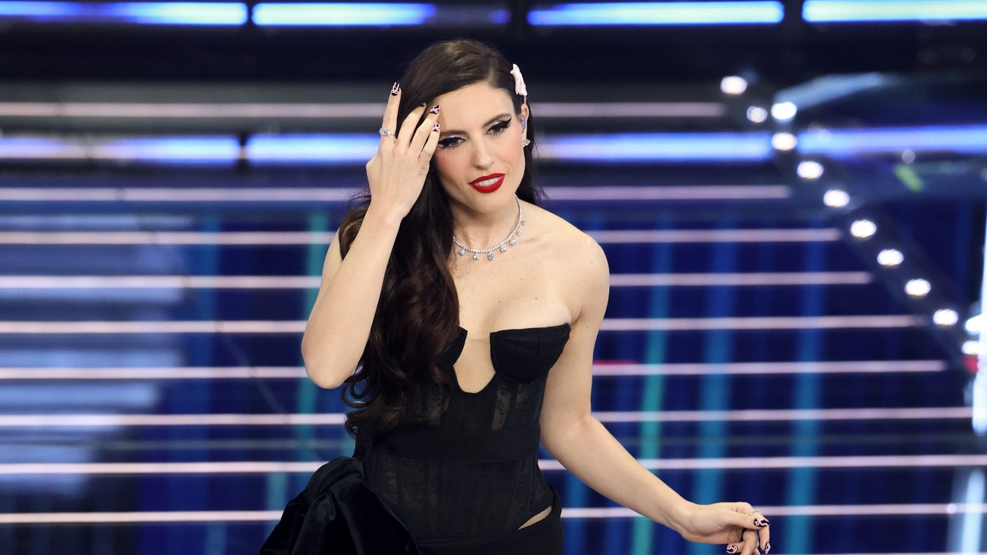 Ditonellapiaga piace perché "dà fastidio": a Sanremo si prende gioco della moda di Milano