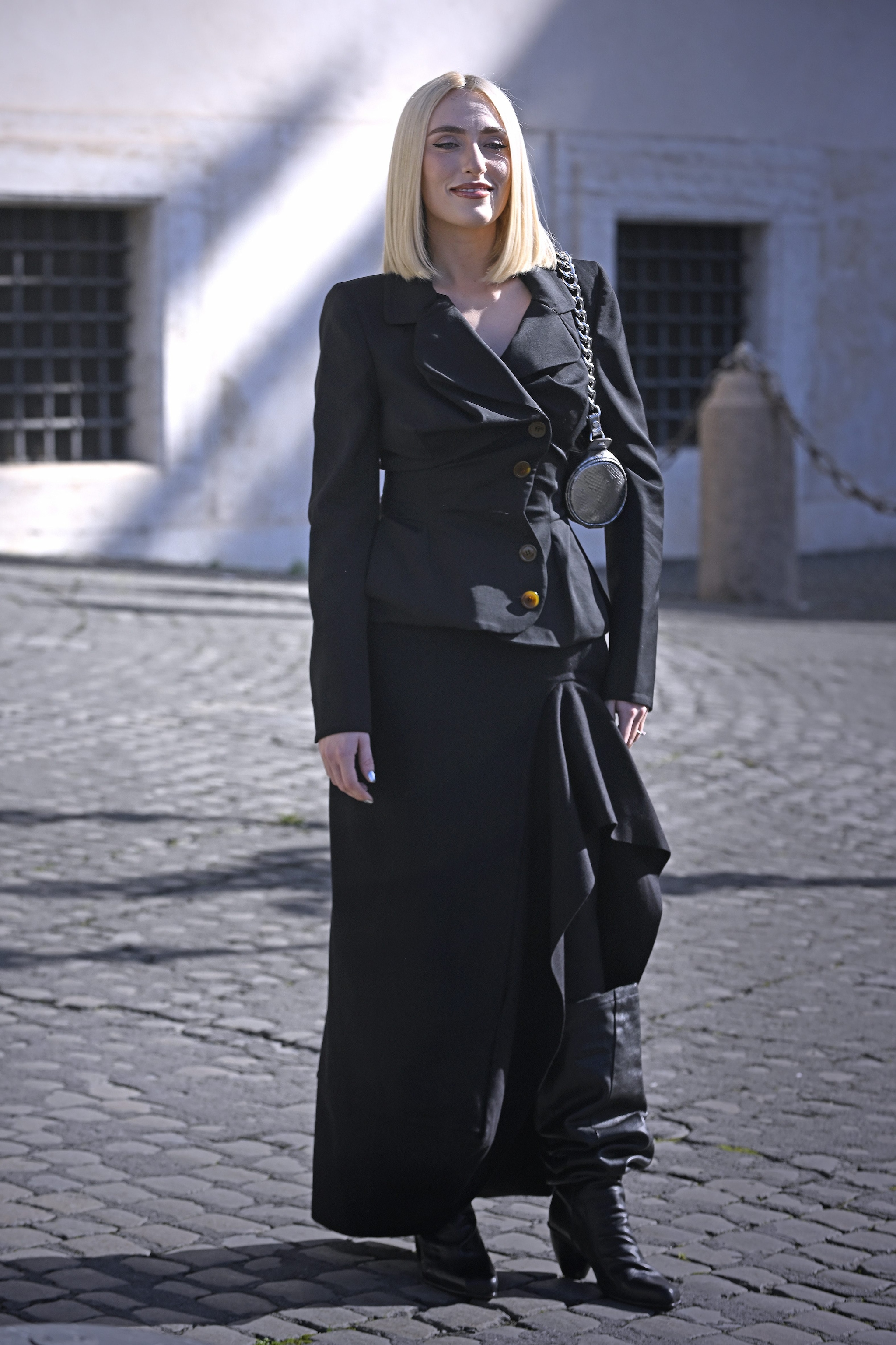 Mara Sattei in Vivienne Westwood all’ incontro con Mattarella prima di Sanremo 2026