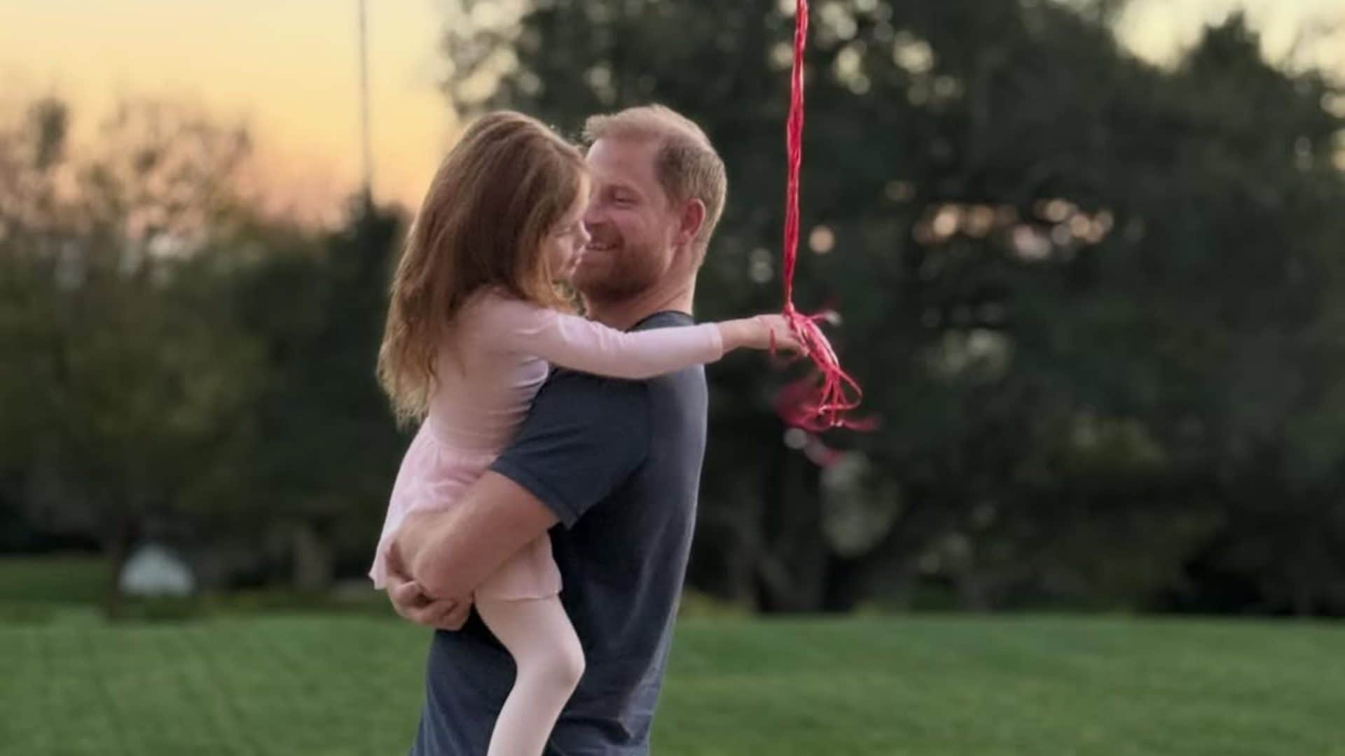 Meghan Markle pubblica una rara foto di famiglia con Lilibet: la dedica della duchessa