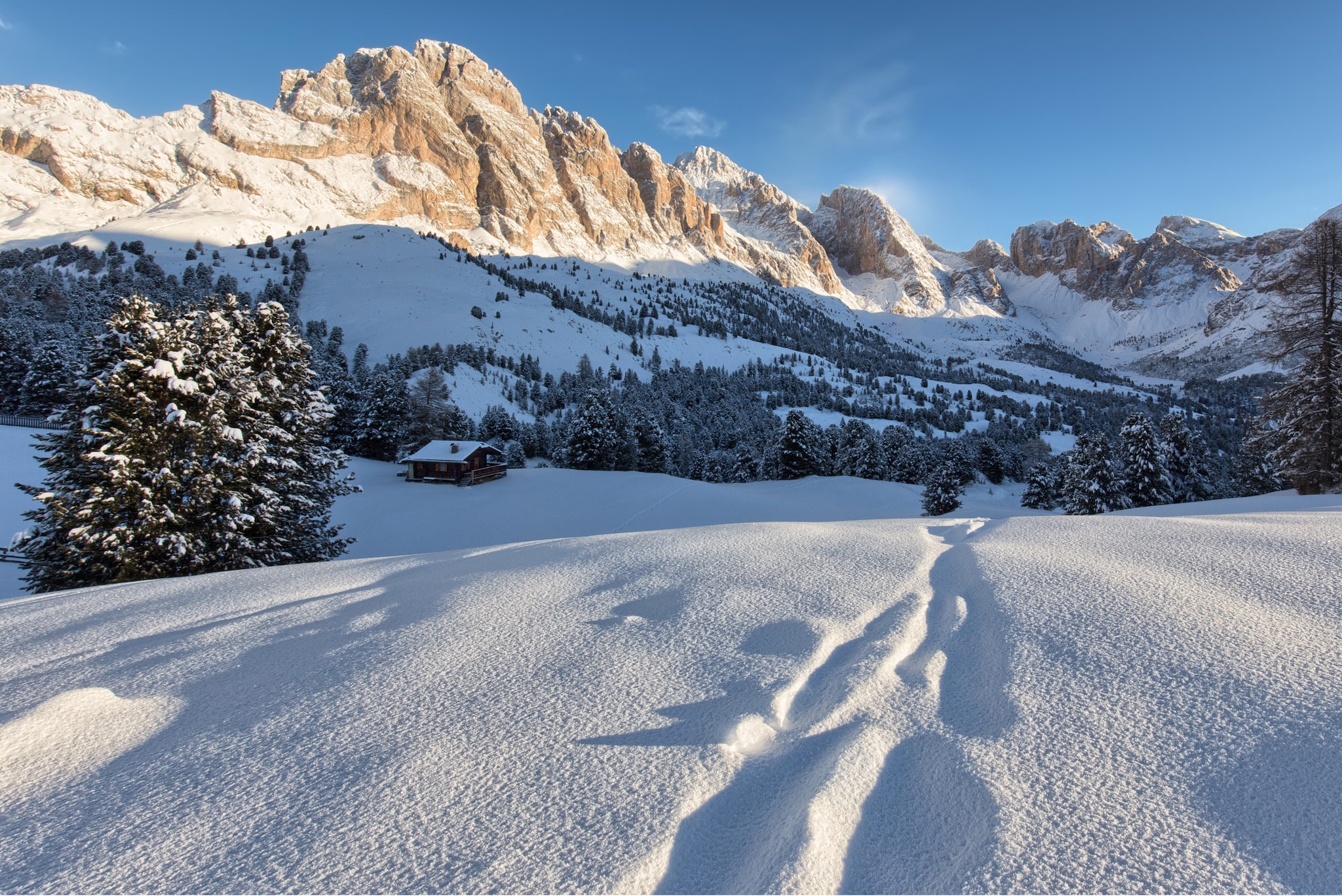 Migliori protezioni solari da utilizzare in montagna: quali creme scegliere per proteggersi durante l’inverno