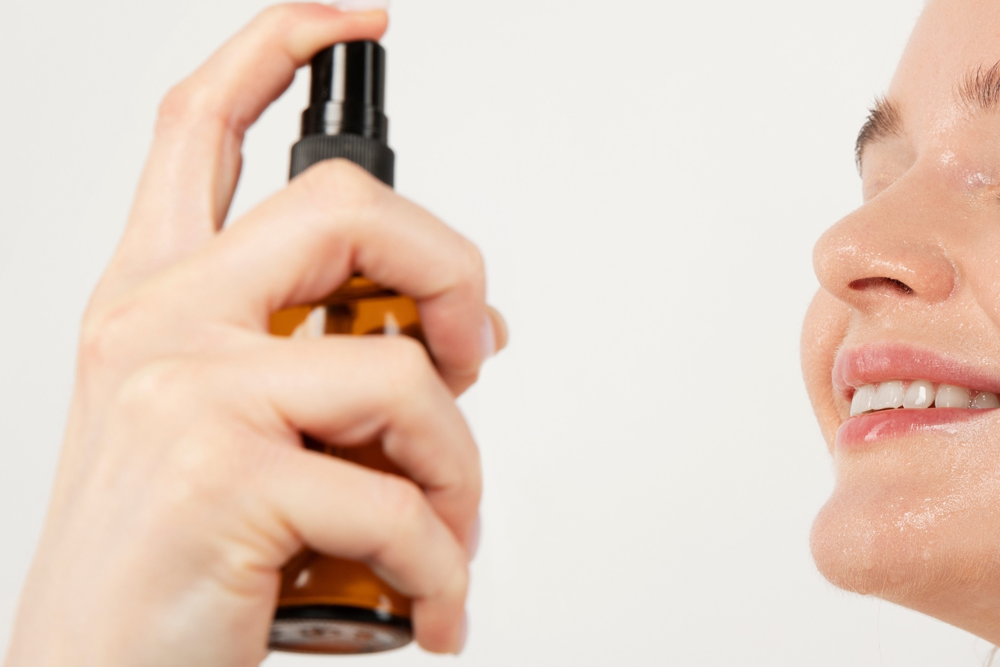 Spray fissanti per il trucco: i migliori per ogni tipo di pelle e quali scegliere per un make-up long lasting