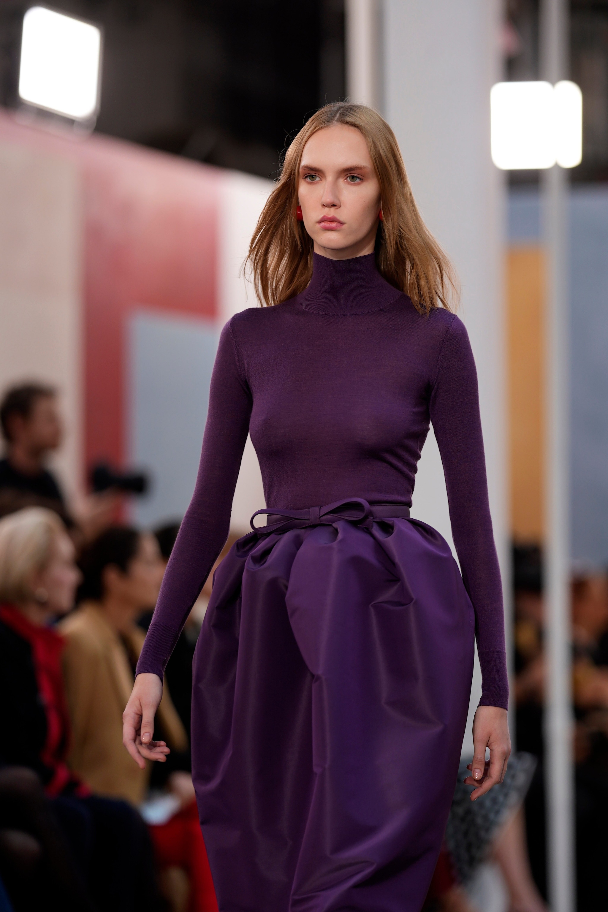 Un look della sfilata Autunno/Inverno 2026–2027 di Carolina Herrera