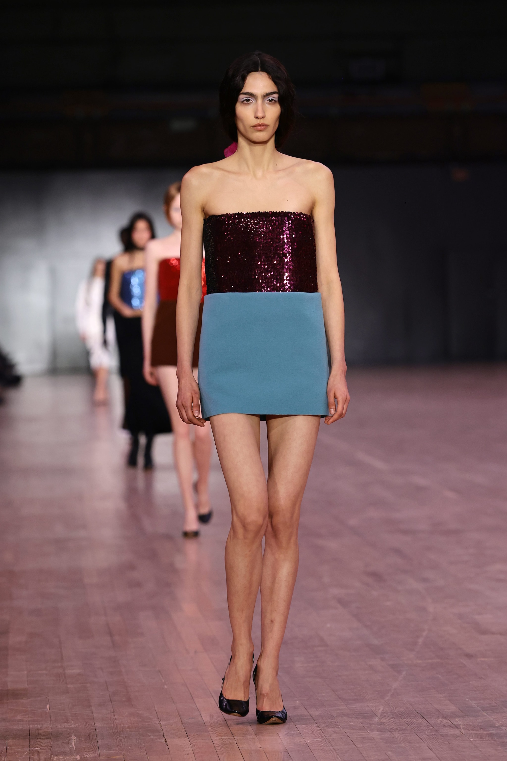 Un look della sfilata Autunno/Inverno 2026–2027 di Marc Jacobs