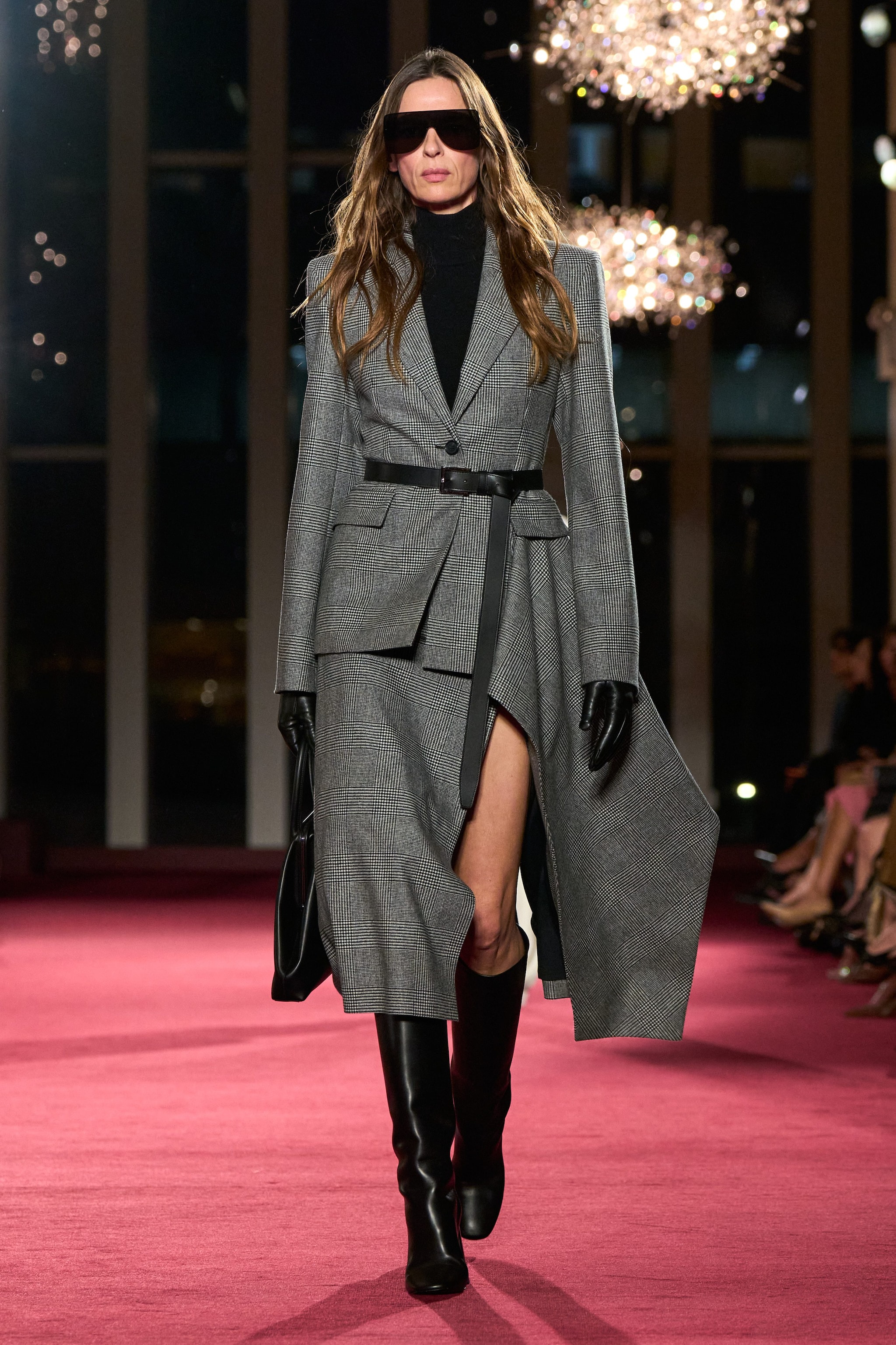 Un look della sfilata Autunno/Inverno 2026–2027 di Michael Kors Collection