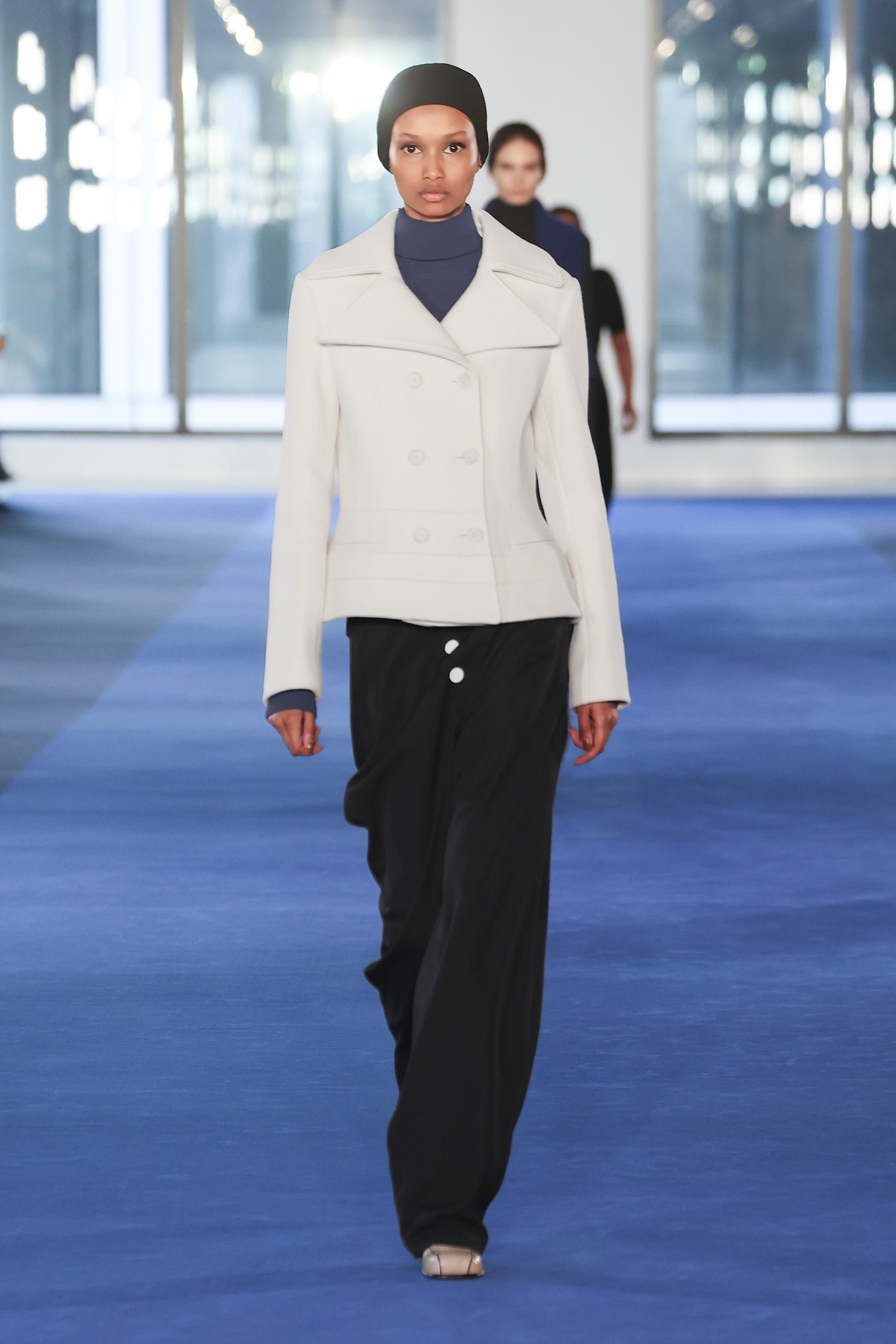 Un look della sfilata Autunno/Inverno 2026–2027 di Proenza Schouler