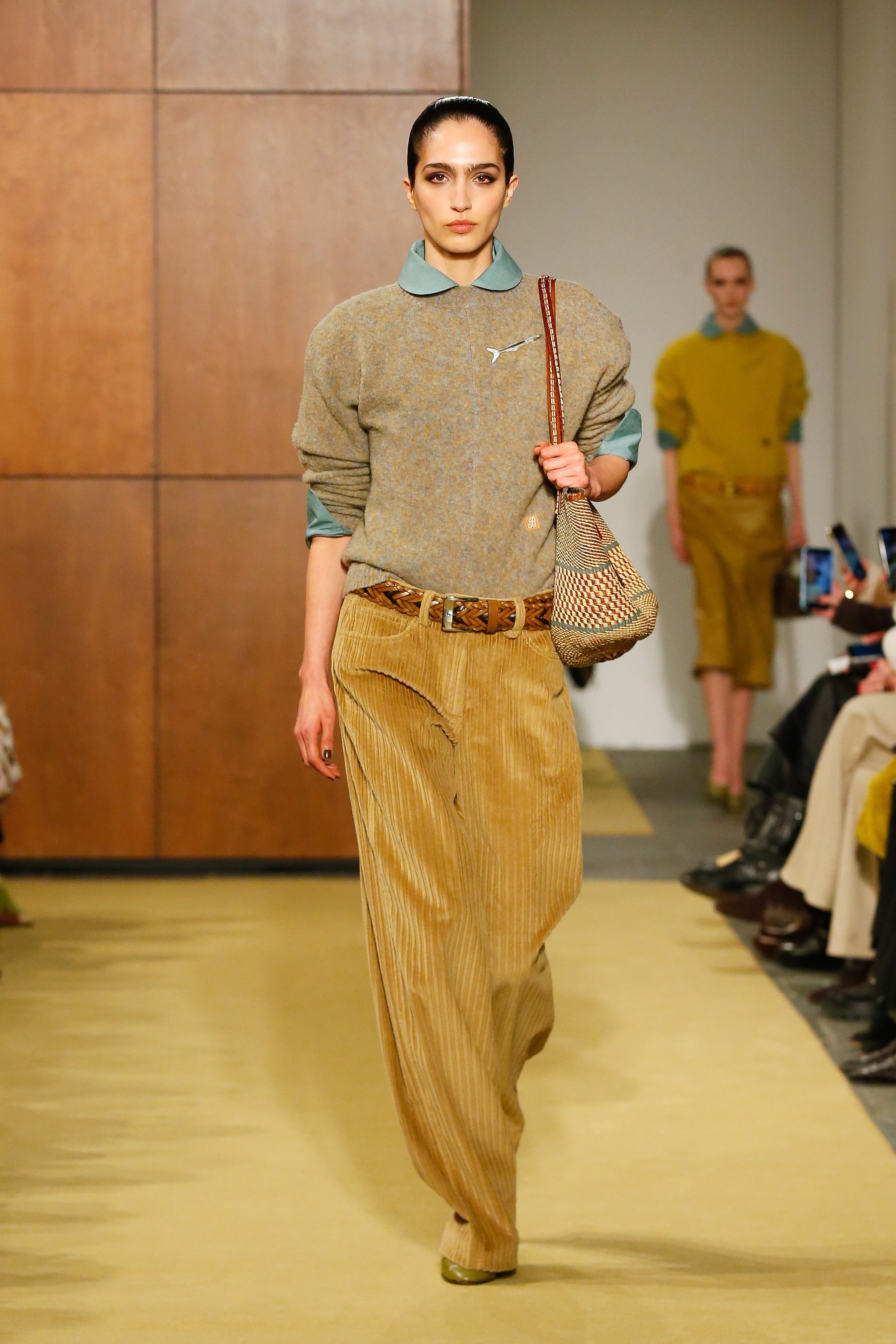 Un look della sfilata Autunno/Inverno 2026–2027 di Tory Burch