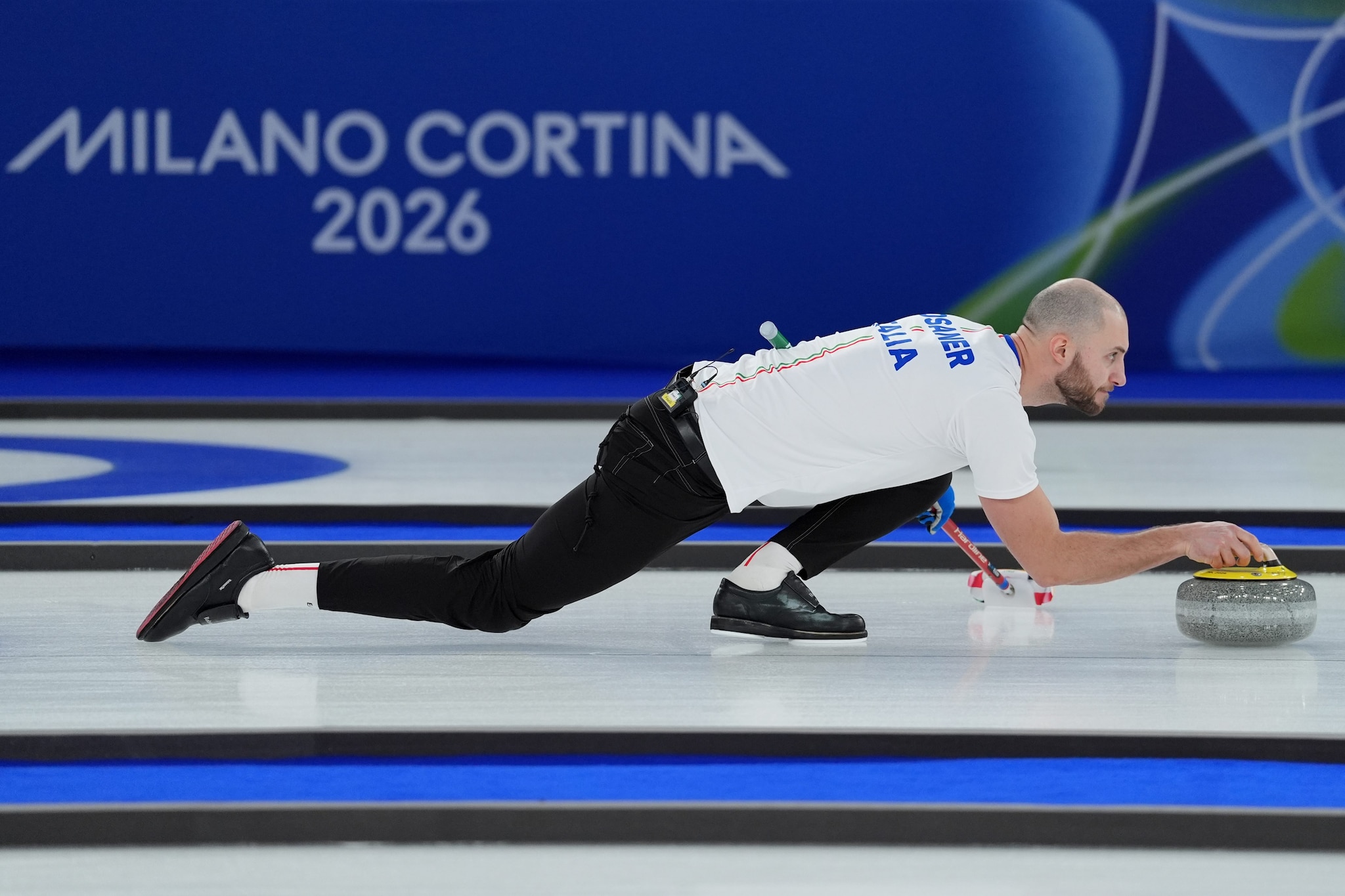 Perché il segreto del curling sta nelle scarpe: a cosa servono le due calzature diverse