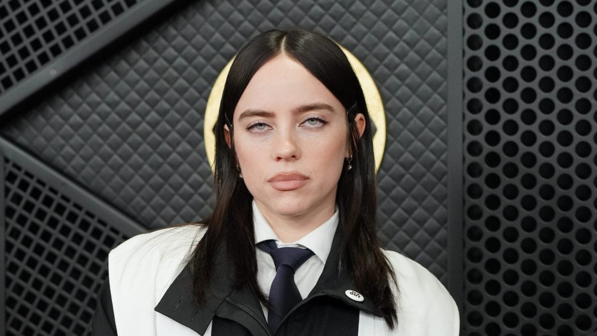 Billie Eilish ai Grammy 2026 indossa la spilletta anti ICE